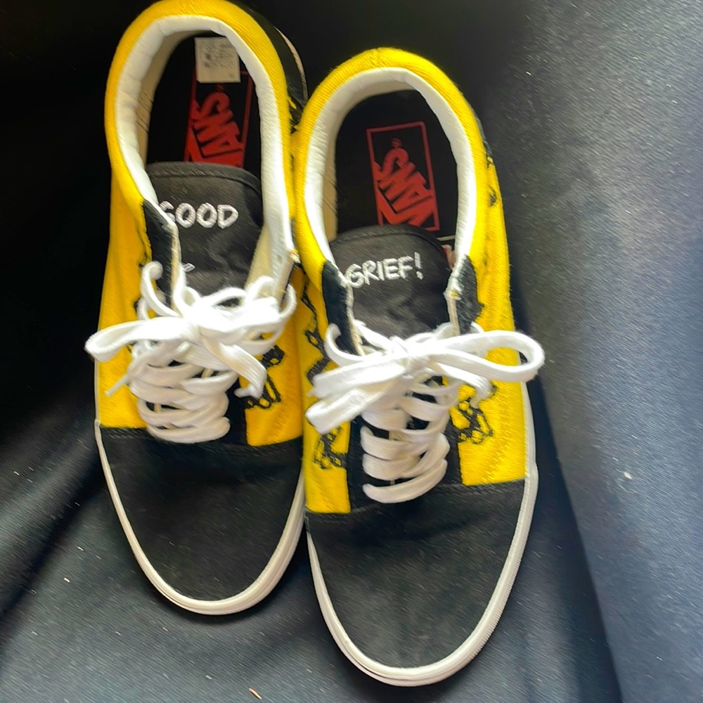 Vans “Peanuts” Tennis Shoes (Rare)